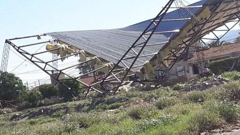 Fuerte ráfaga de 70 km/h derrumbó un tinglado