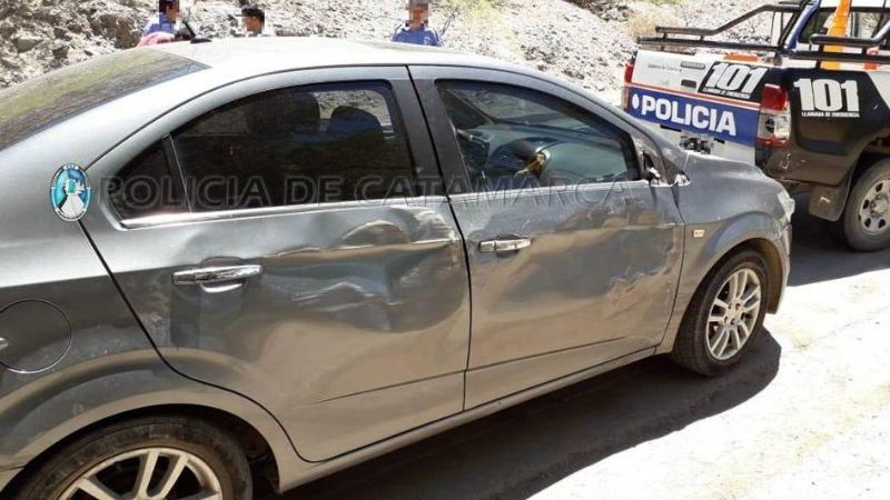 Golpeó a su ex, acuchilló a un hombre y embistió a policías
