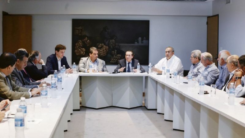 El Gobierno prepara un decreto para poner un freno a los despidos del sector privado