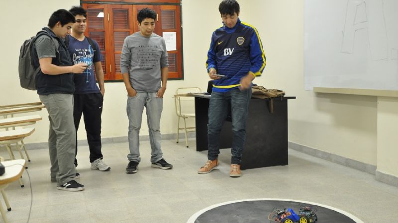 Competencia de robots en la UNCA