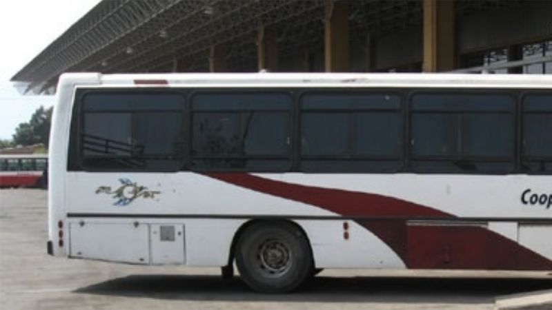 Murió un hombre en un colectivo en la terminal