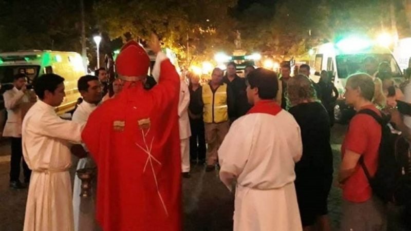 Homenaje del ámbito de la Salud con bendición de ambulancias