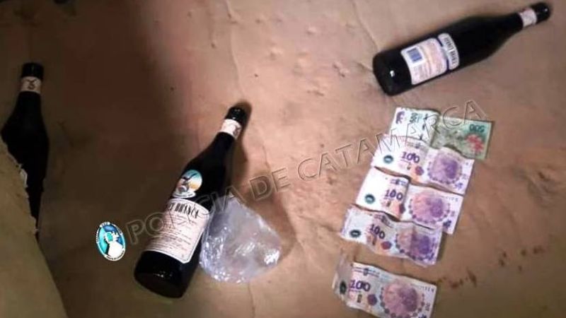Recuperan tres botellas de fernet y 900 pesos robados de un comercio