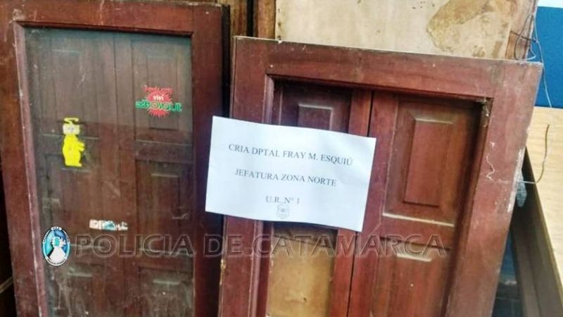 Aprehenden a dos jóvenes y recuperan una ventana robada