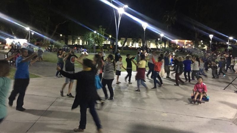 Los peregrinos se sumaron a bailar Tunante Catamarqueño en La Alameda