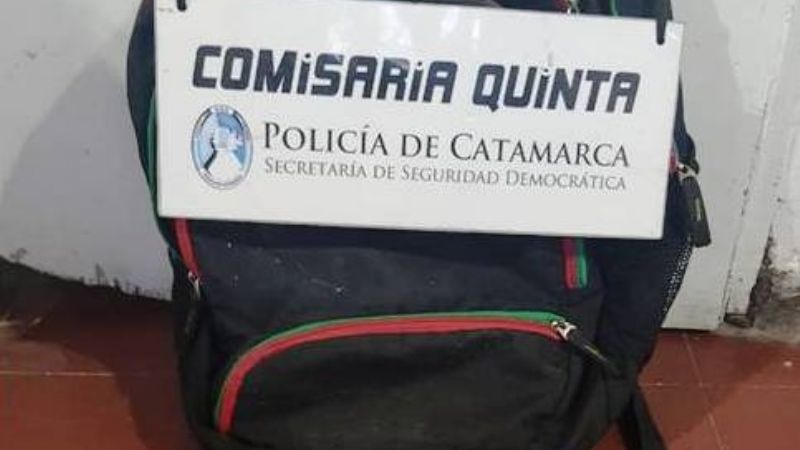 Arrebató una mochila y terminó en la comisaría