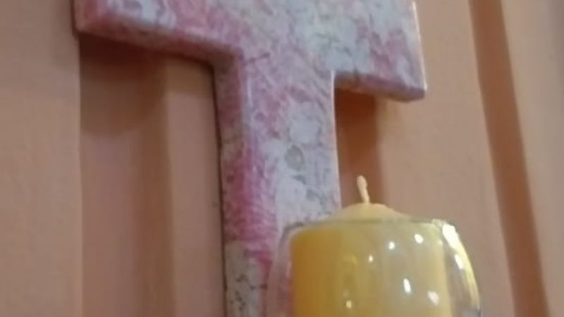 Artesanos mineros donaron cruces de rodocrosita para la Iglesia de Andalgalá