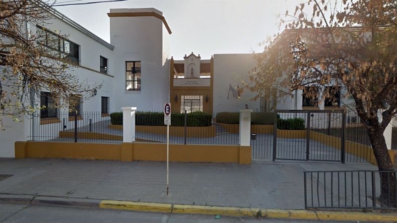 Un colegio católico echó a alumnos que defendieron a un compañero gay