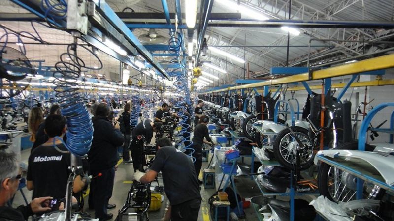 Vacaciones forzadas para trabajadores de Motomel por caída de las ventas