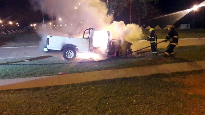 Se prendieron fuego dos camionetas