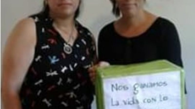 Donación de útiles escolares a escuela rural