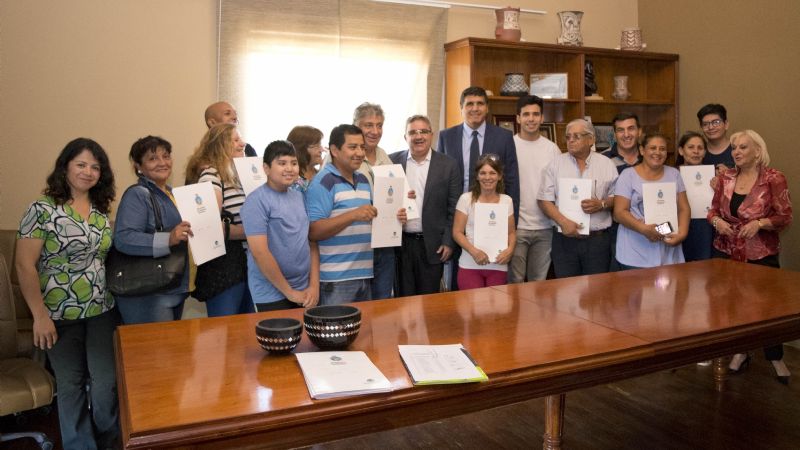 Entrega de escrituras para vecinos del barrio Altos de Choya