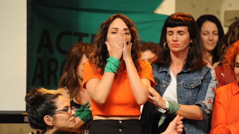 Las llamadas por violencia de género se dispararon tras la denuncia contra Darthés