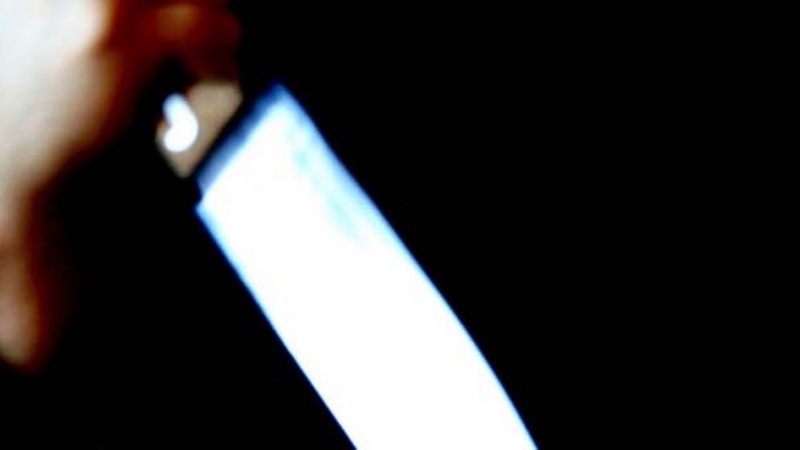 Apuñaló a un hombre mientras dormía