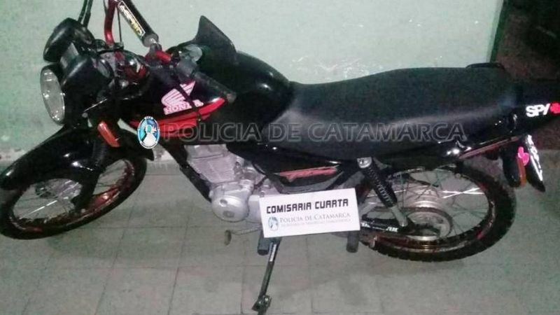 Aprehenden a tres jóvenes y secuestran dos motos