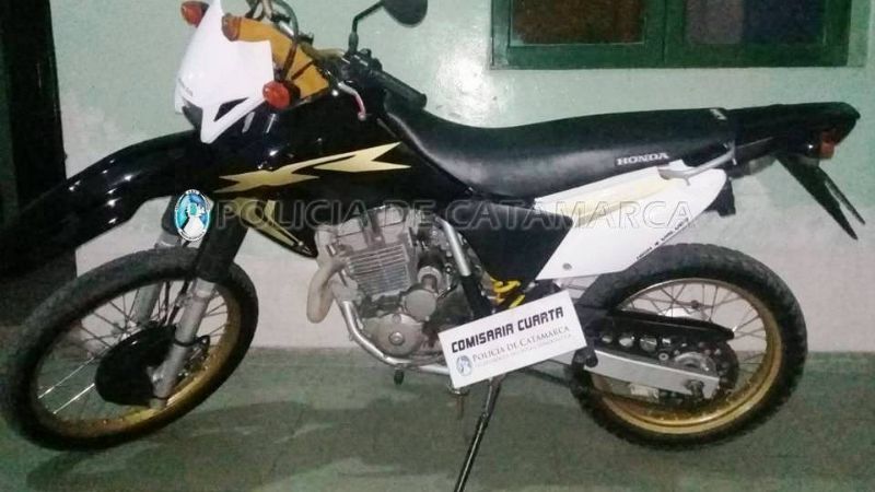 Aprehenden a tres jóvenes y secuestran dos motos