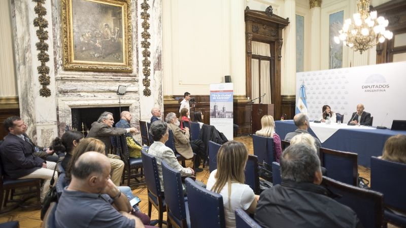 Presentaron en el Congreso la obra de Caravati