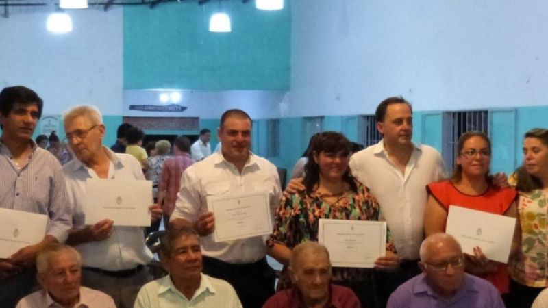 Mera entregó diplomas a personalidades de Capayán