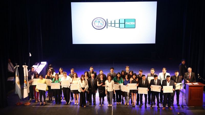 Un total de 251 nuevos profesionales de la Facultad de Ciencias Exactas