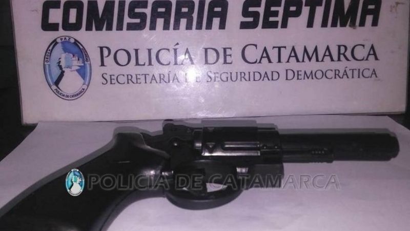Agredió a la policía cuando era aprehendido