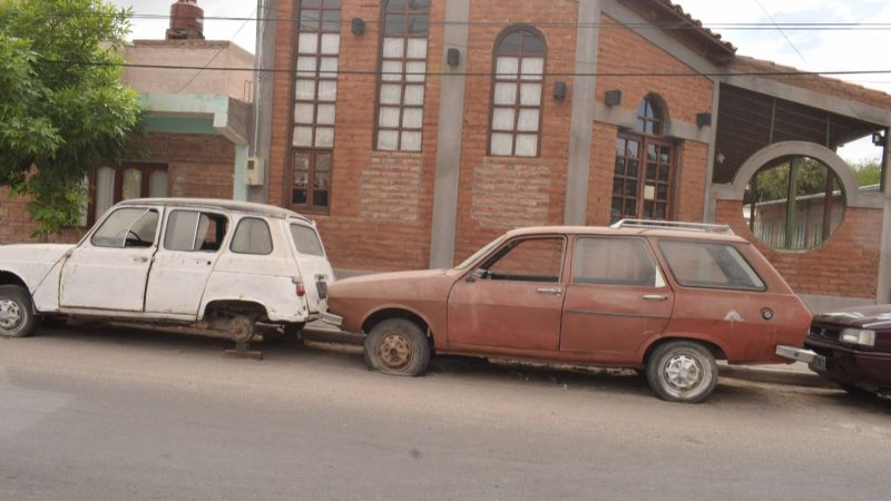 Retiran vehículos chatarras en Santa María