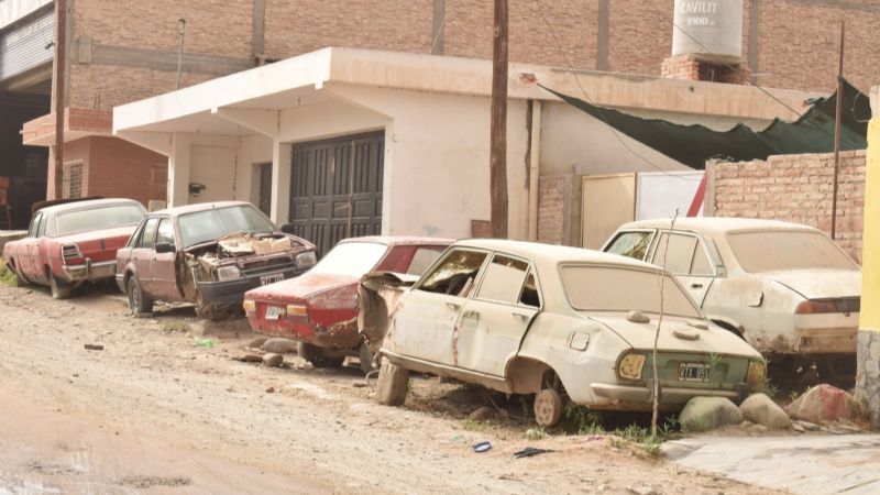 Retiran vehículos chatarras en Santa María