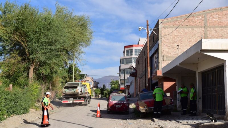 Retiran vehículos chatarras en Santa María