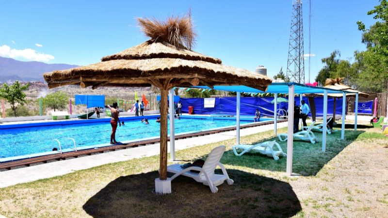 Inició temporada en el natatorio Las Lomitas