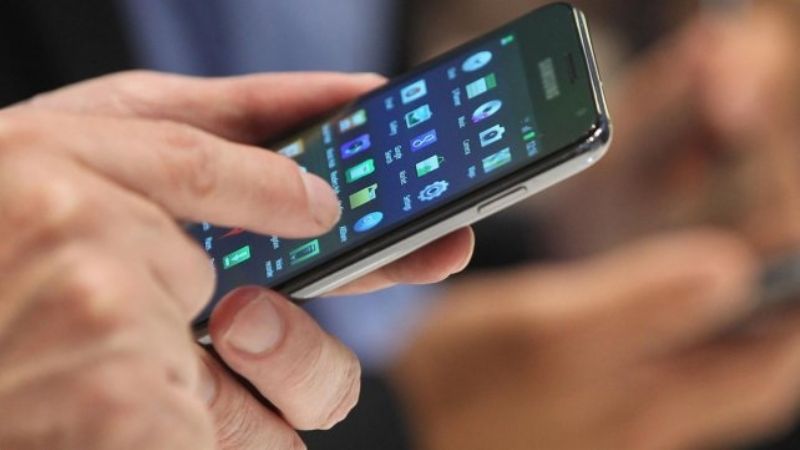 Ofrecen 100 mil dólares a quien pueda dejar de utilizar el celular por un año