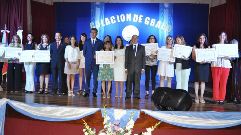 Egresaron 126 nuevos profesionales de la Facultad de Humanidades
