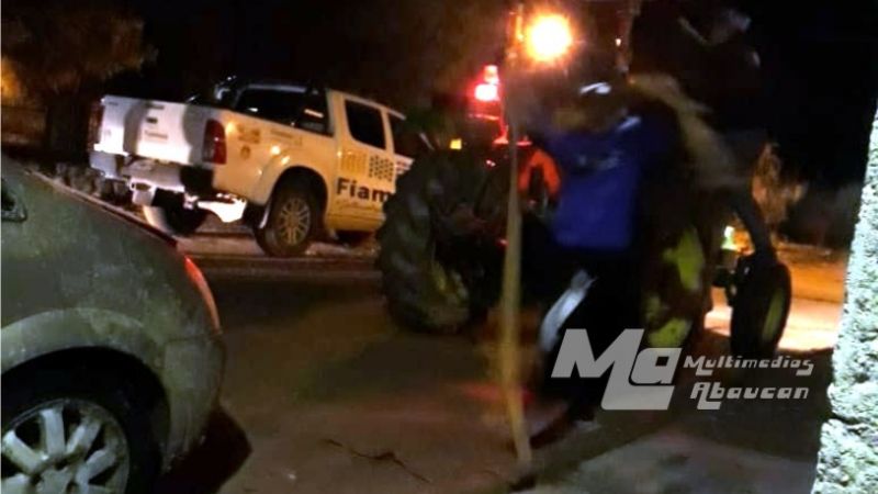 Docentes salvan sus vidas de milagro al ser arrastrados por la creciente