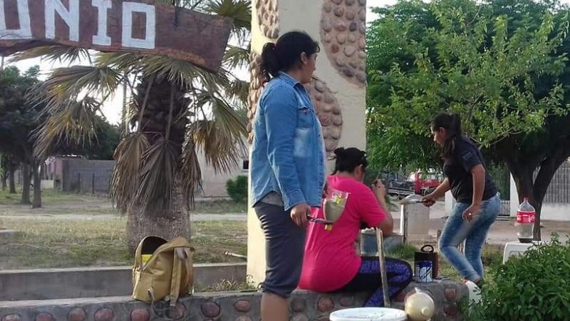 Jóvenes de JP recuperaron monumento de ingreso en La Paz