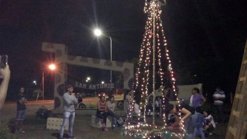 Jóvenes de JP recuperaron monumento de ingreso en La Paz