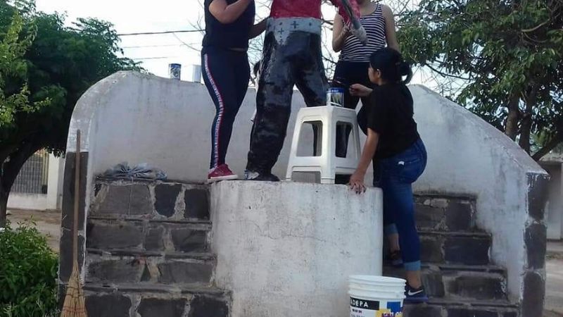 Jóvenes de JP recuperaron monumento de ingreso en La Paz