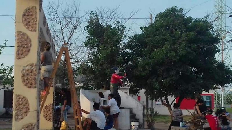 Jóvenes de JP recuperaron monumento de ingreso en La Paz