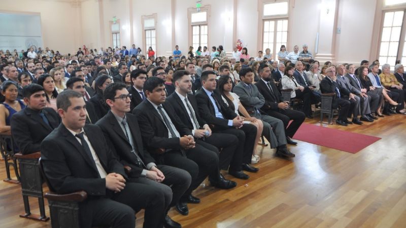 Clima de emoción y alegría por los 139 egresados en Tecnología