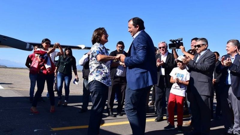 Sánchez recibió a la Gobernadora en la nueva pista de aterrizaje