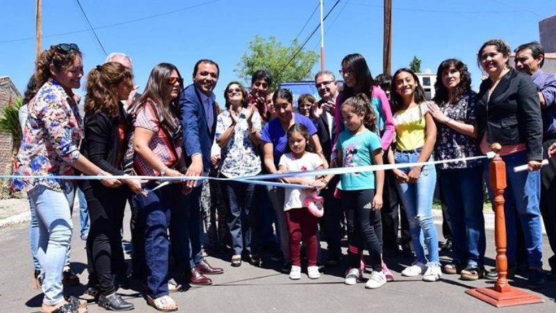 Sánchez recibió a la Gobernadora en la nueva pista de aterrizaje