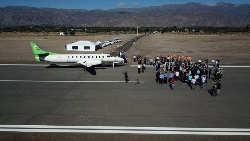 Sánchez recibió a la Gobernadora en la nueva pista de aterrizaje