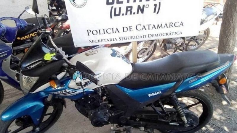 Dijo que encontró una moto en el patio de su casa