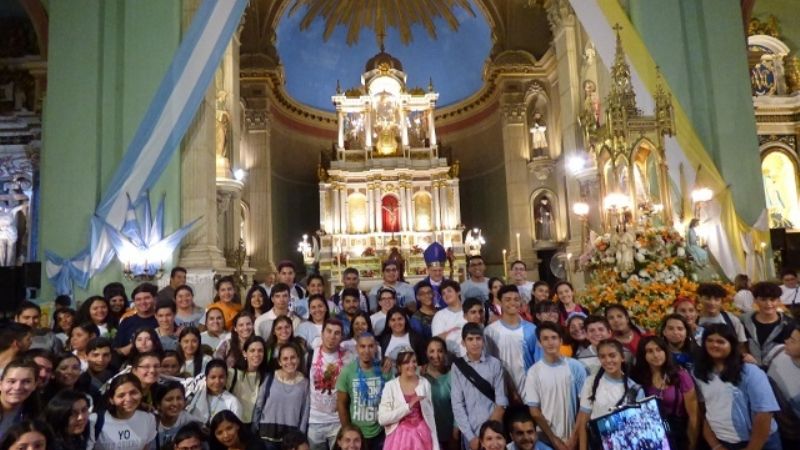 Con misión urbana y misa, los  jóvenes homenajearon a la Virgen