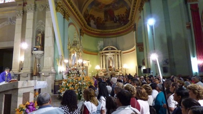 María recibió el tributo de los servidores y colaboradores del Santuario