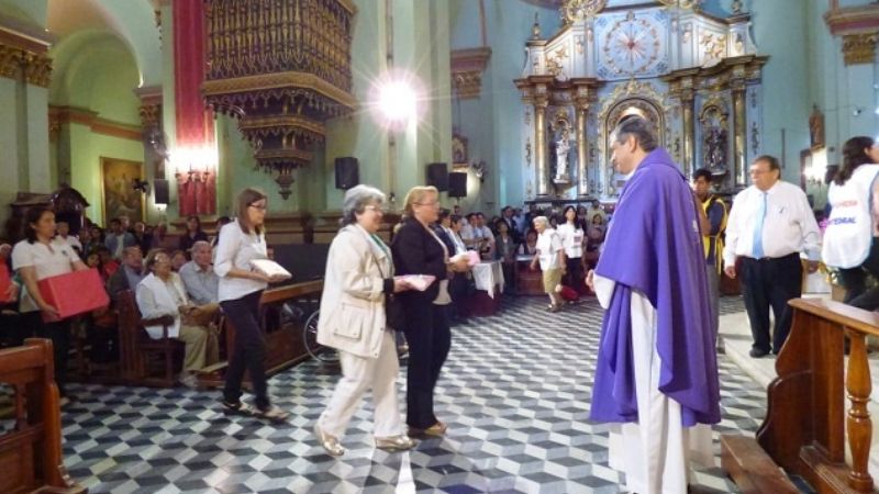 María recibió el tributo de los servidores y colaboradores del Santuario