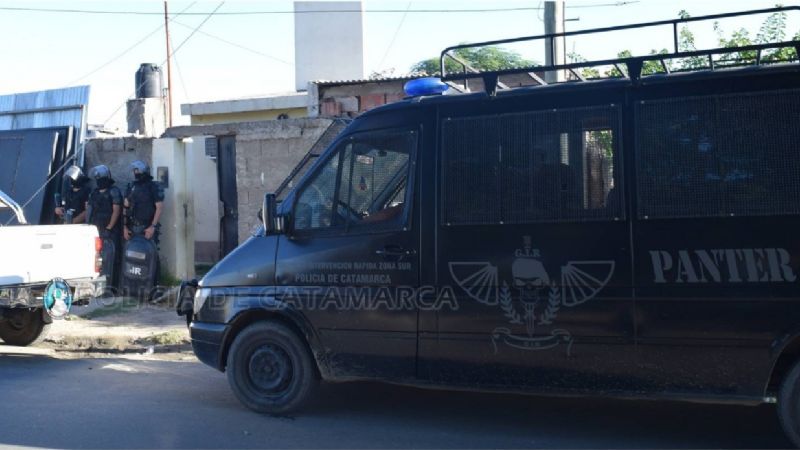 Secuestran droga, $68.000 y detienen a un hombre en la Capital