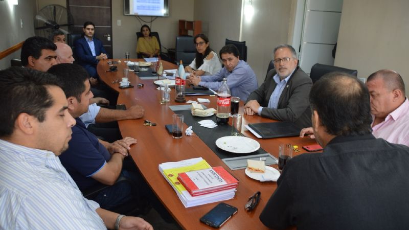 Senadores se reunieron con el ministro de Hacienda