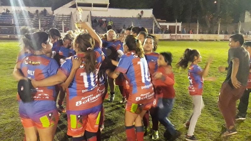 Obreros campeón del Fútbol Femenino chacarero