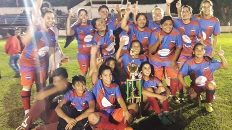 Obreros campeón del Fútbol Femenino chacarero