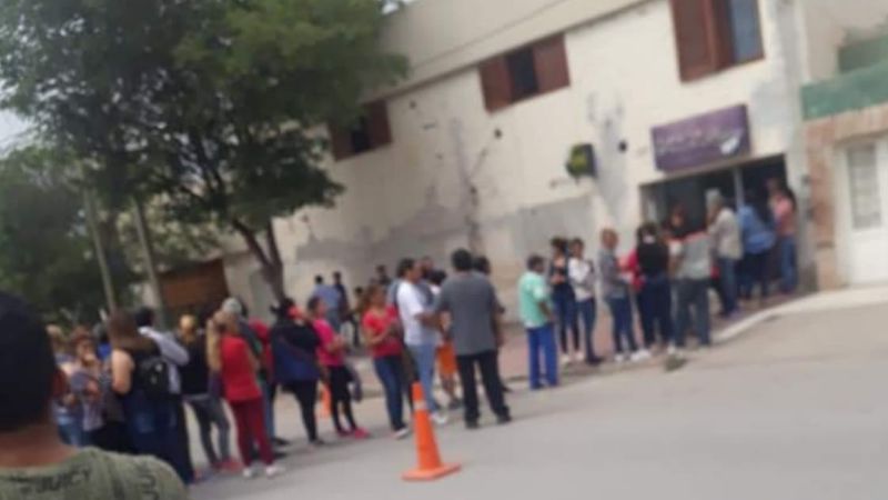 Hartos, municipales de Recreo volvieron con piquetes