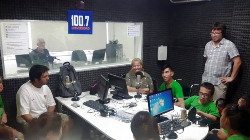 Alumnos de Apyfadim en Radio Universidad
