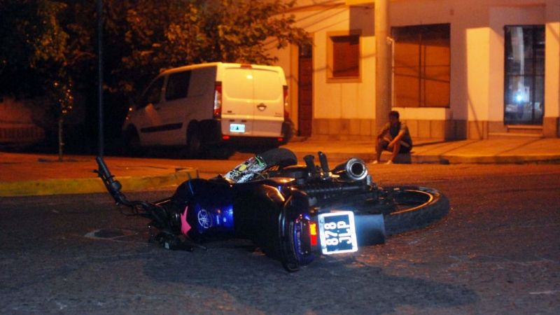 Adolescentes en moto protagonizaron un accidente
